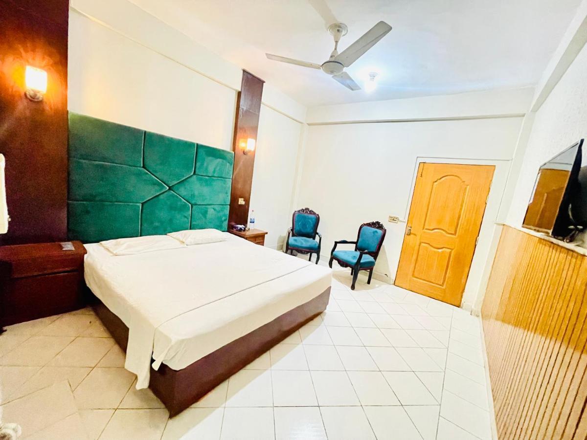 Hotel New Mid City Multan Buitenkant foto