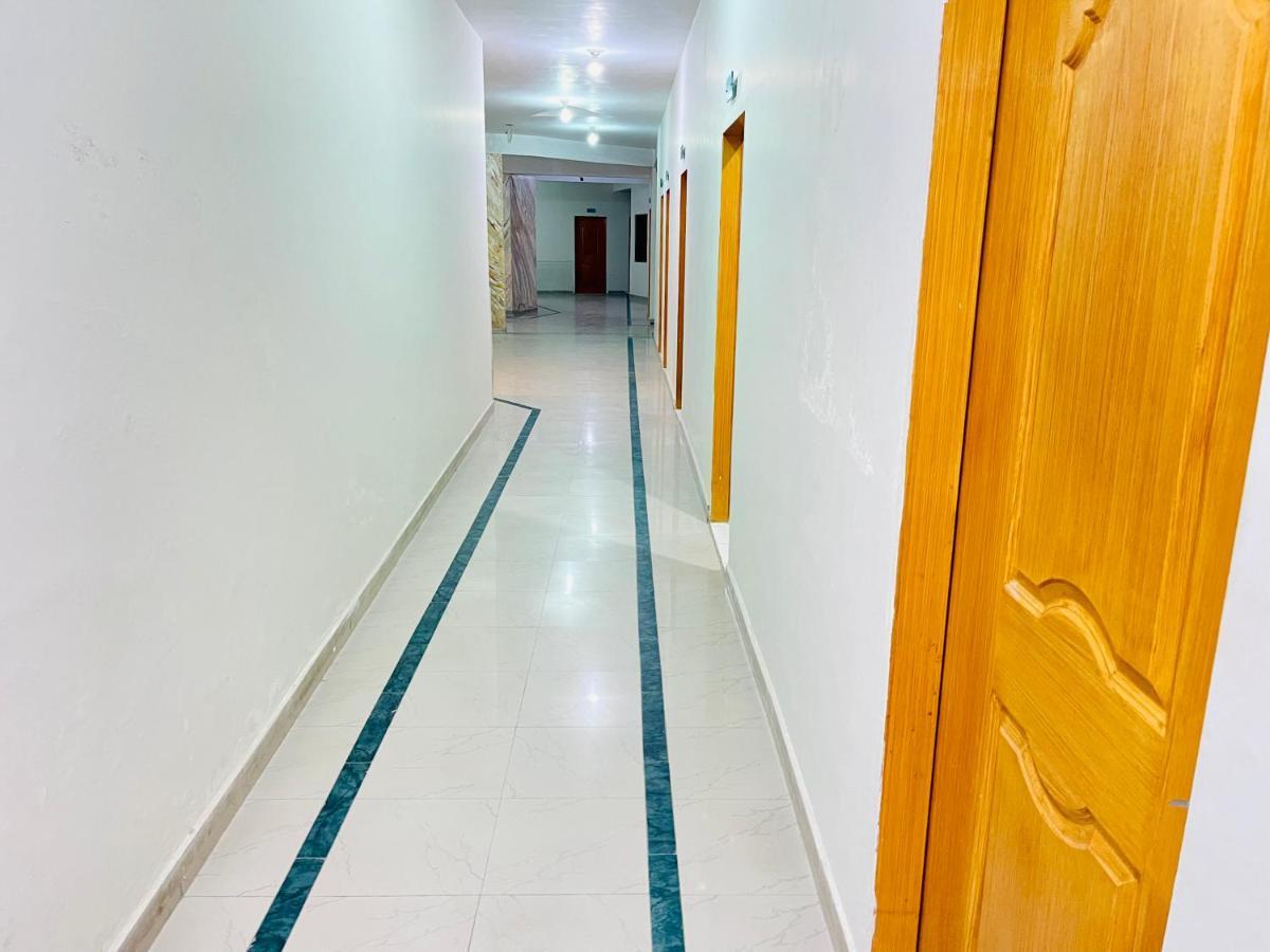 Hotel New Mid City Multan Buitenkant foto