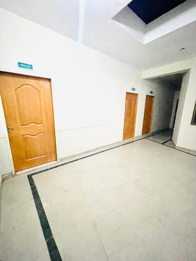 Hotel New Mid City Multan Buitenkant foto