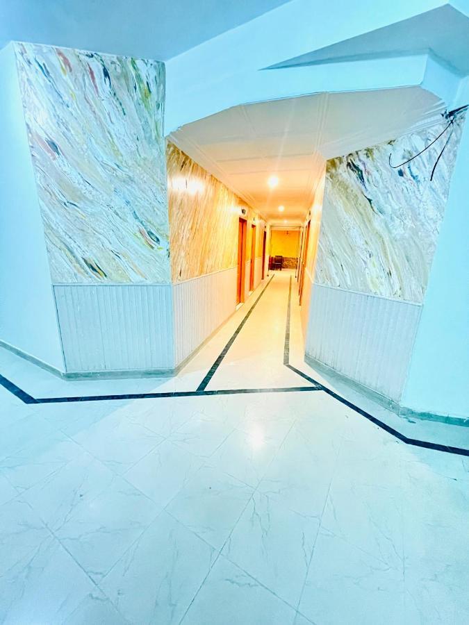 Hotel New Mid City Multan Buitenkant foto