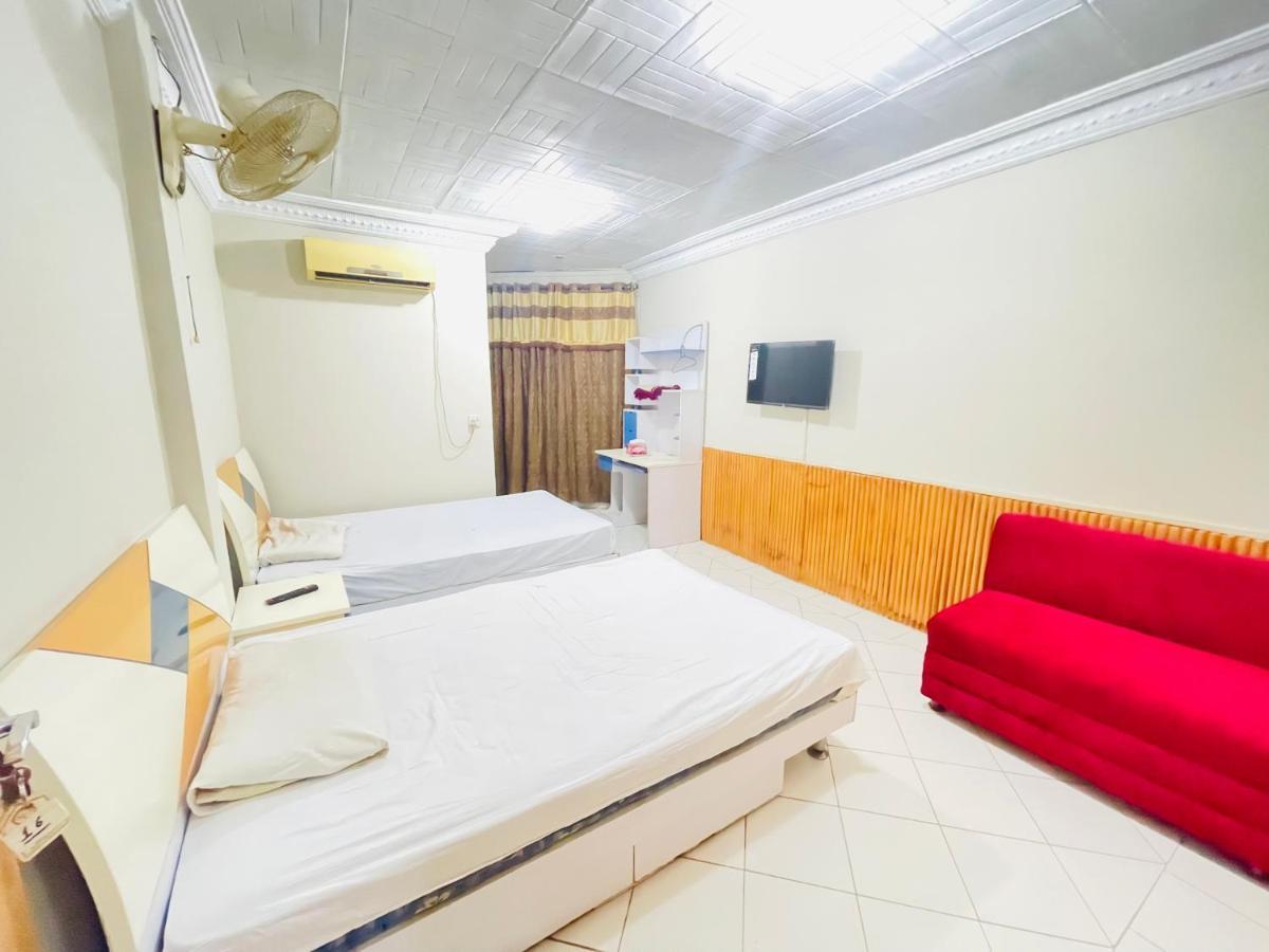 Hotel New Mid City Multan Buitenkant foto