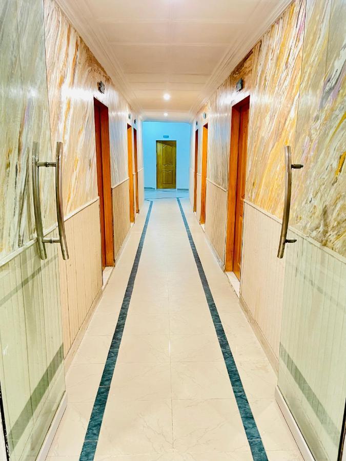 Hotel New Mid City Multan Buitenkant foto