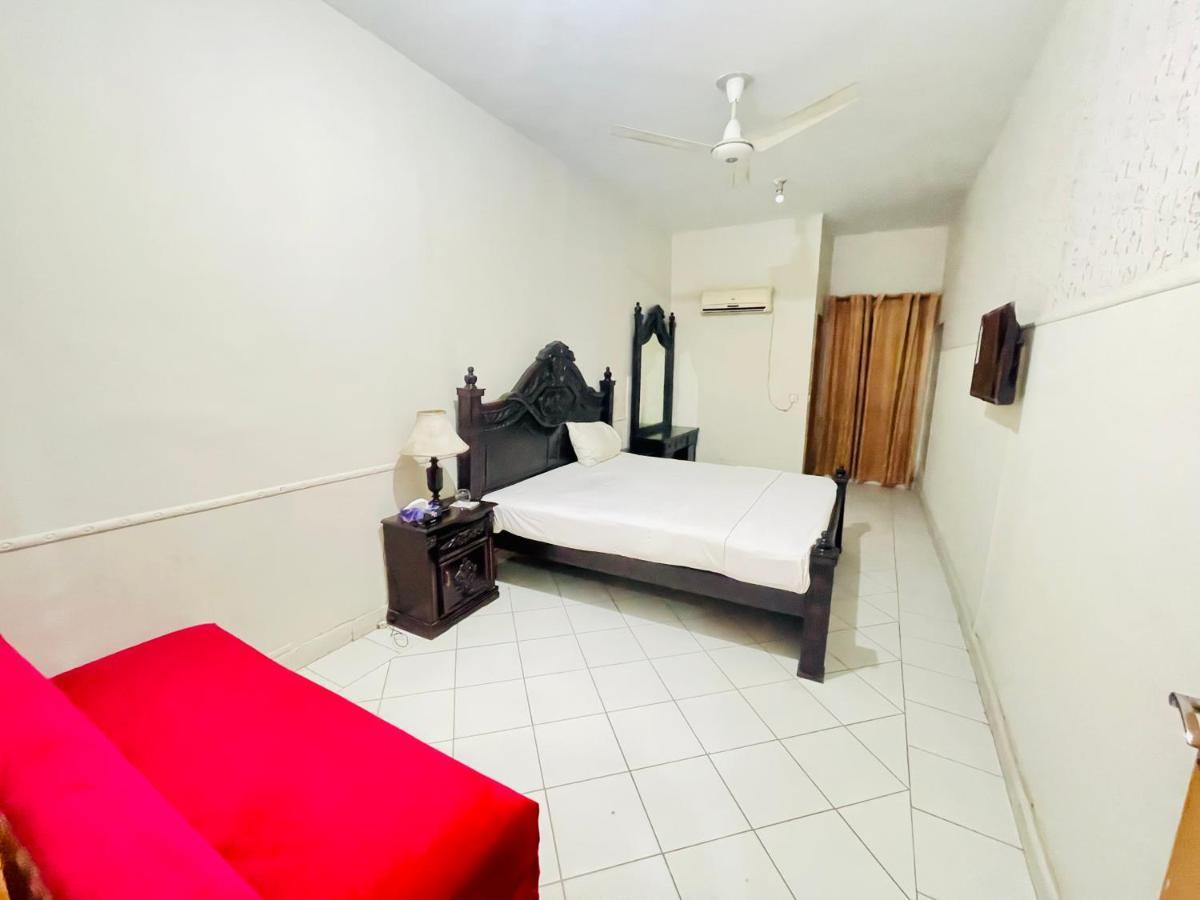 Hotel New Mid City Multan Buitenkant foto
