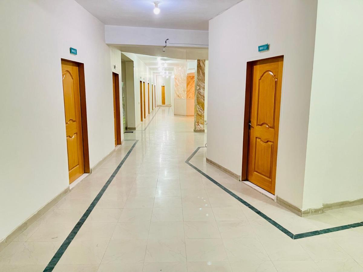 Hotel New Mid City Multan Buitenkant foto