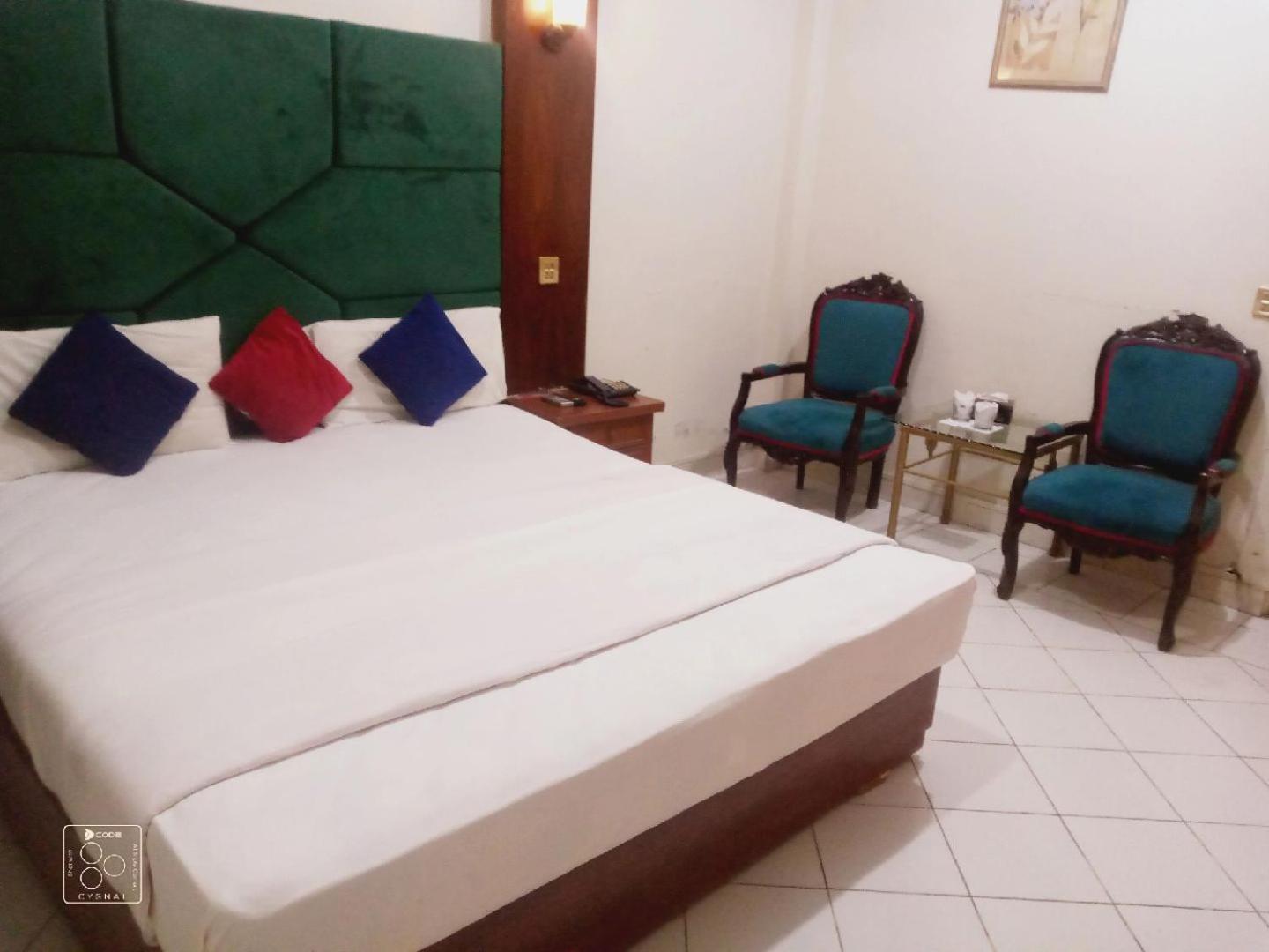 Hotel New Mid City Multan Buitenkant foto