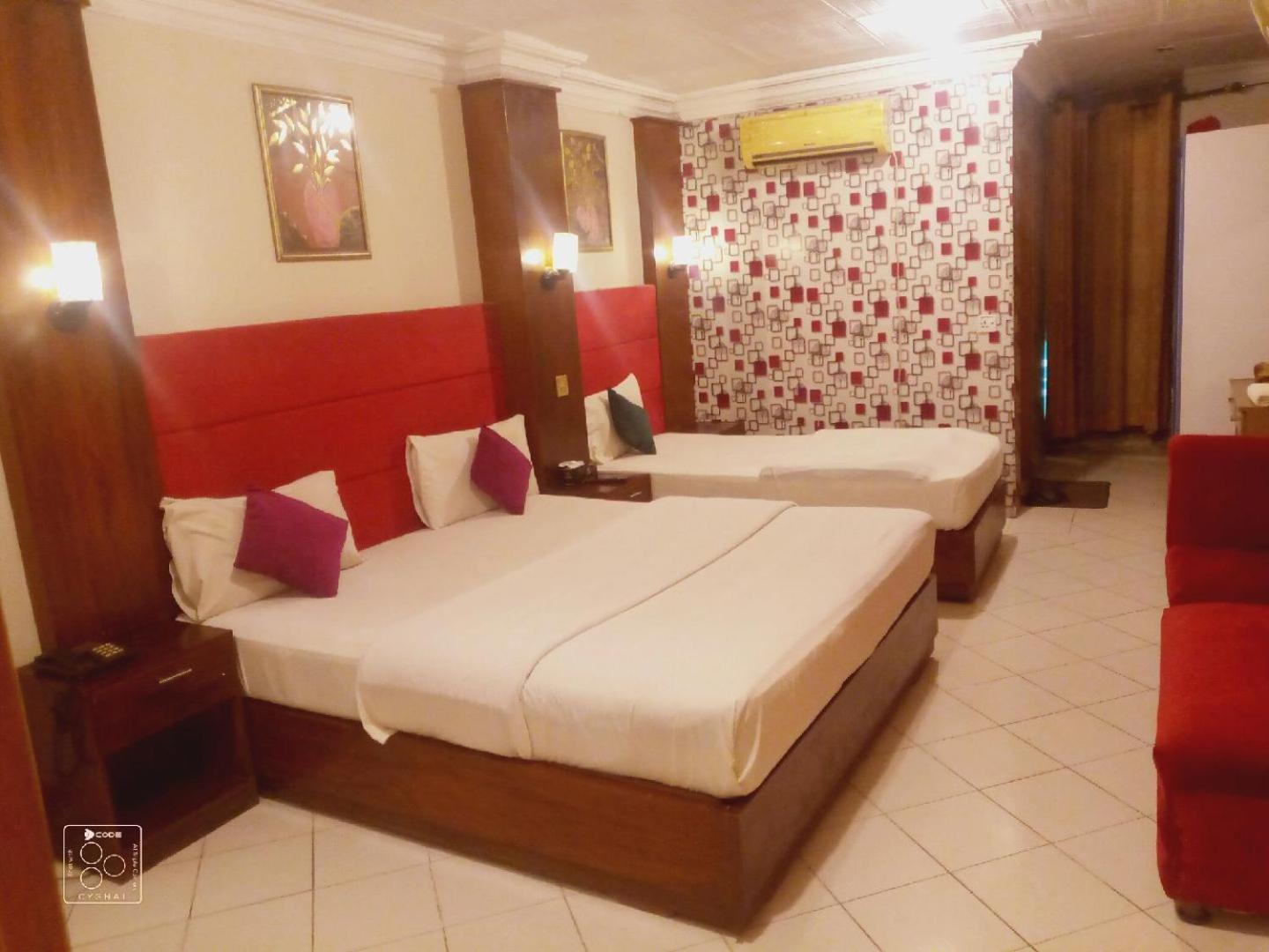 Hotel New Mid City Multan Buitenkant foto