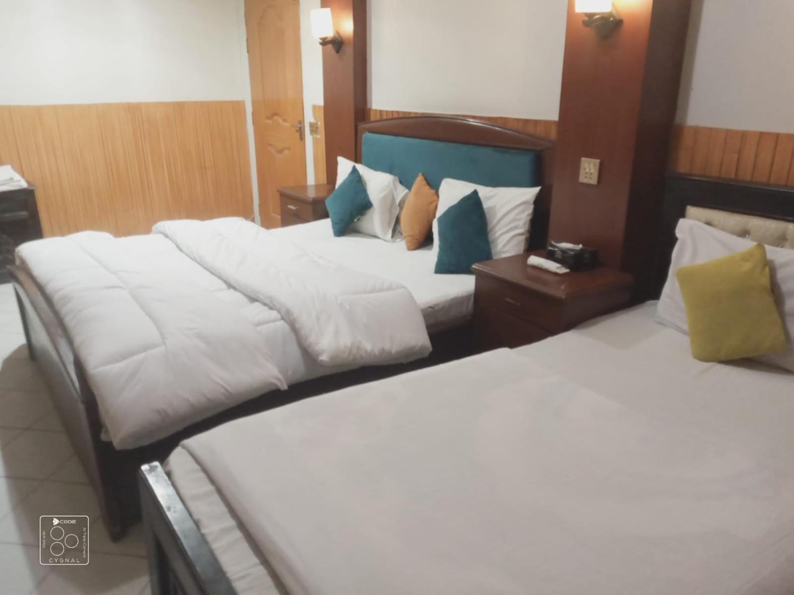 Hotel New Mid City Multan Buitenkant foto