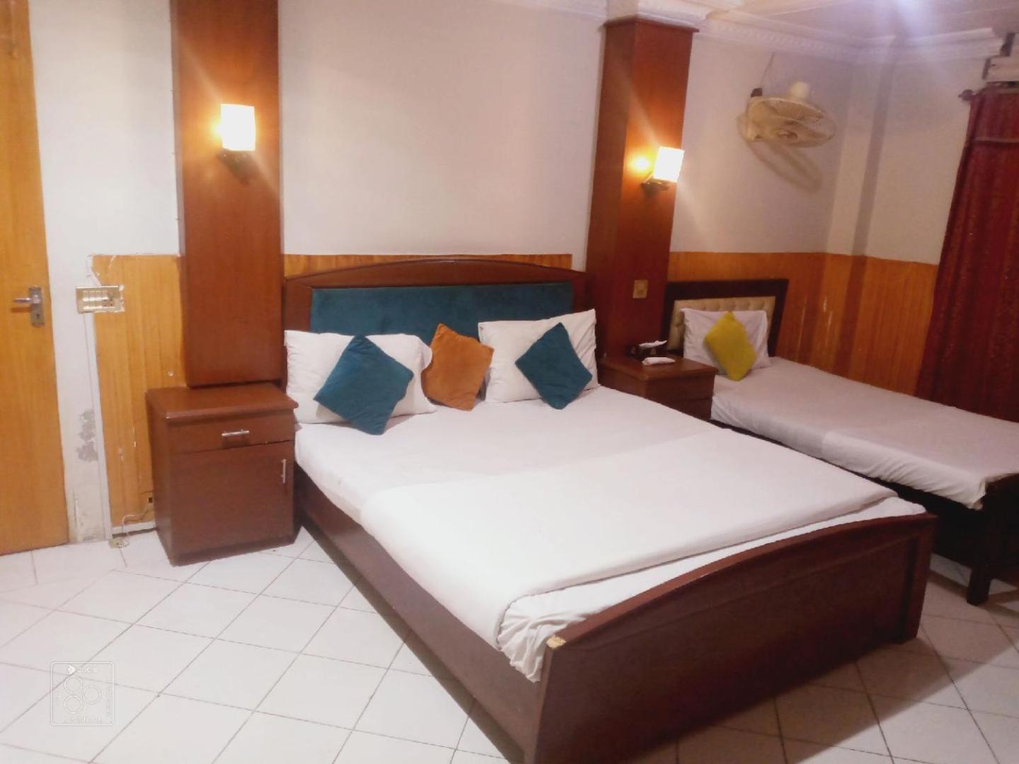 Hotel New Mid City Multan Buitenkant foto